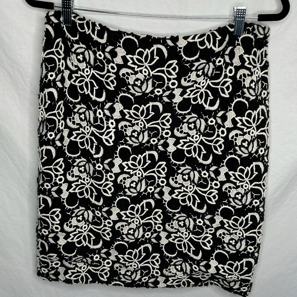 NWT Talbots Pencil Skirt Sz 12 Petite Black White Embroidered Floral Overlay Zip